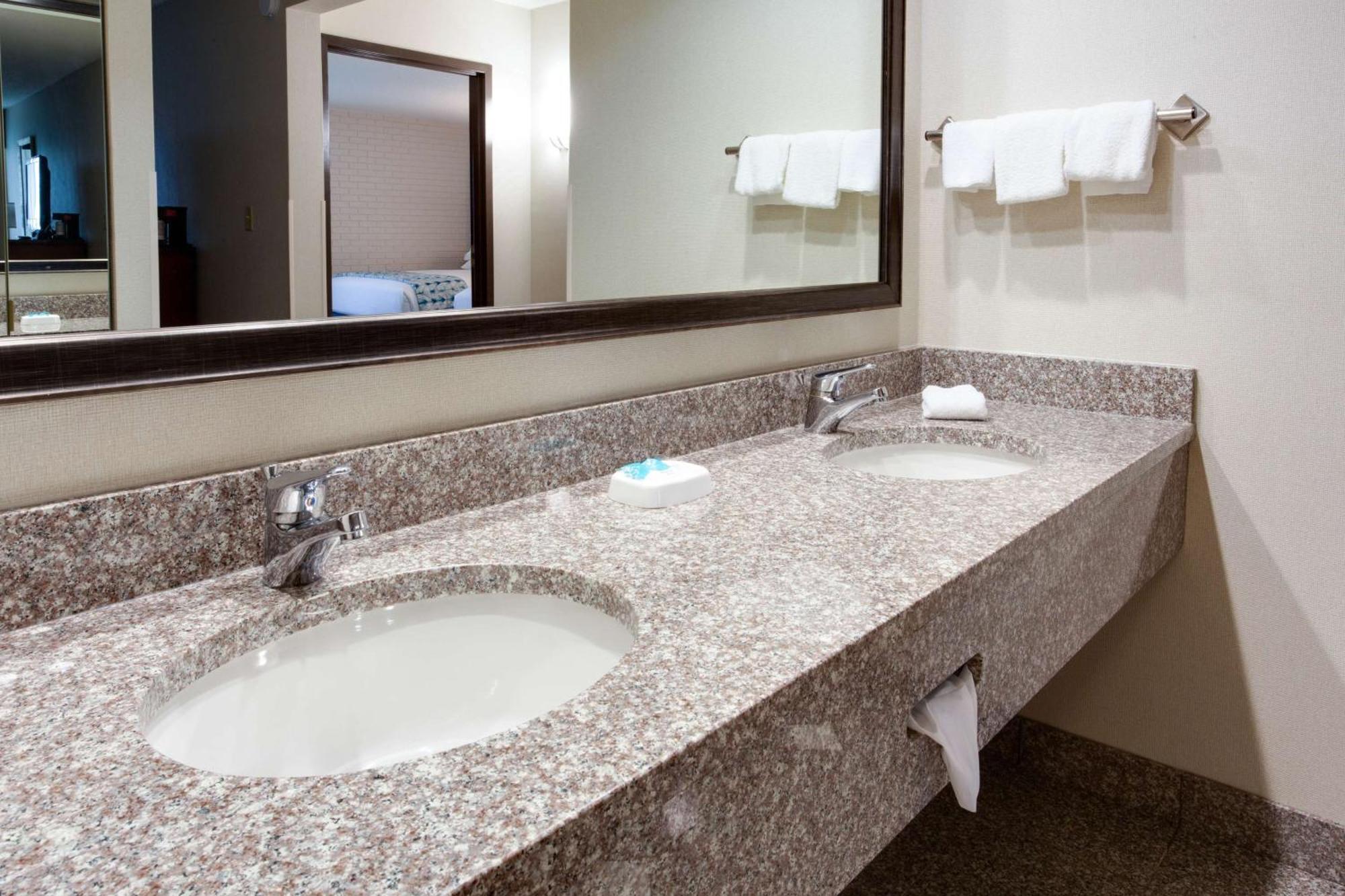 Drury Inn & Suites Nashville Airport Bagian luar foto